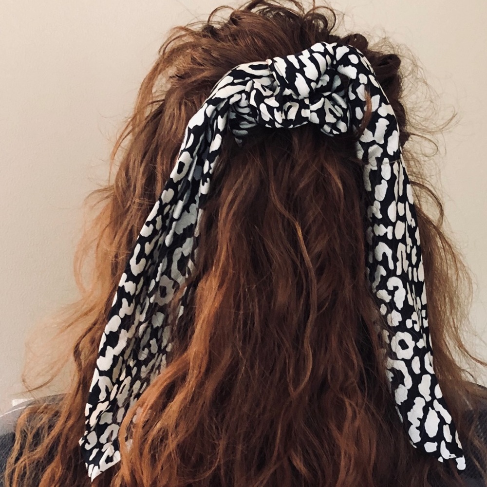 Hair scrunchie scarf